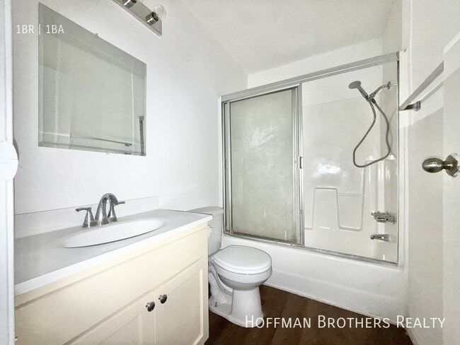 Building Photo - 235 S Mariposa Ave