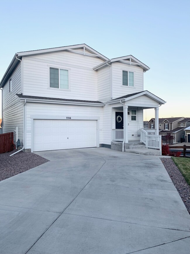 Front of house/driveway - 3316 Evening Pl