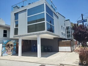 Building Photo - 487-489 Carroll Ave