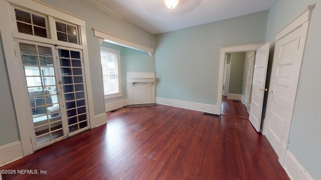 Building Photo - 2145 Oak St