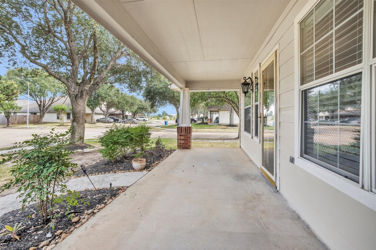 Foto principal - 19423 Wildwood Dale Ln