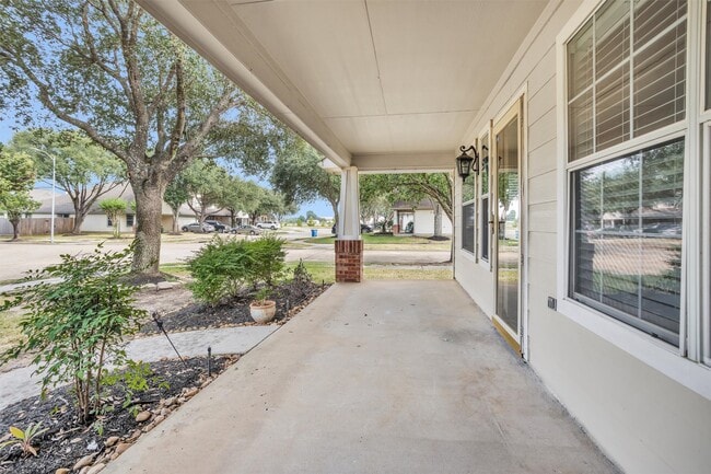 Building Photo - 19423 Wildwood Dale Ln