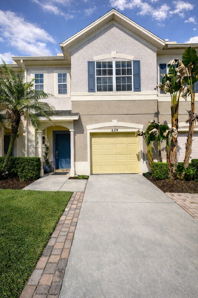 Building Photo - 629 Pinebranch Cir