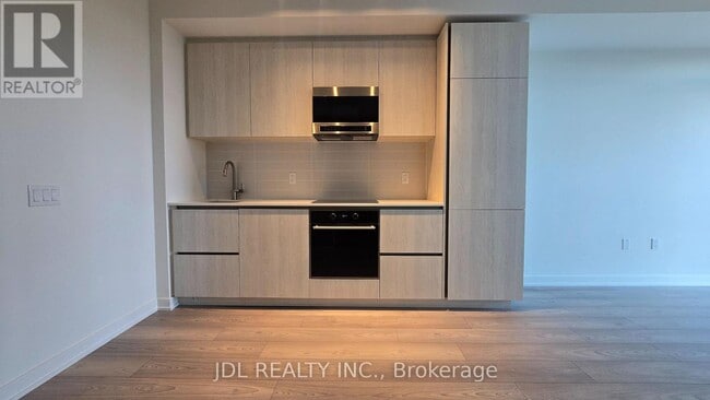 Photo du bâtiment - 110 Broadway Ave