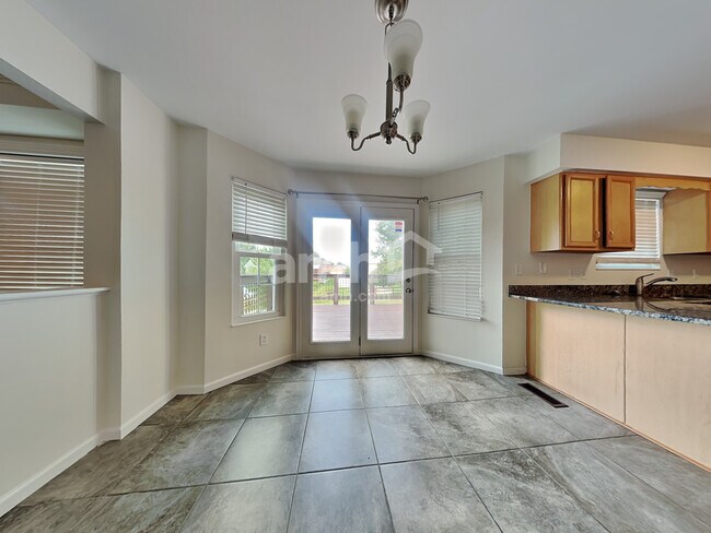 Building Photo - 2113 Lynwood Pl