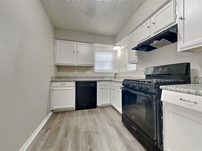 Foto del edificio - 15243 Bedford Glen Dr