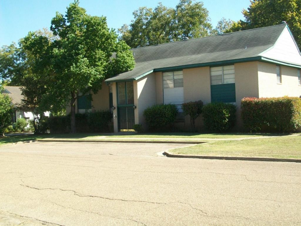 Building Photo - 300 E. Rusk # 3