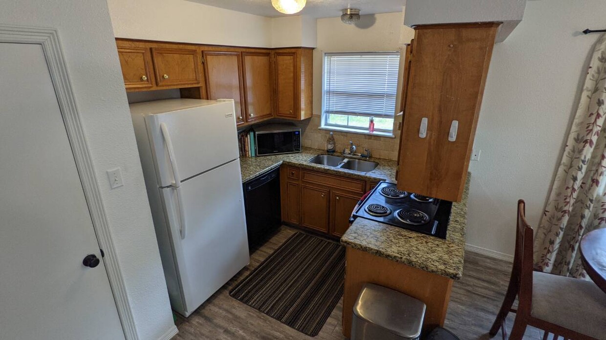 Kitchen - 802 Marie St