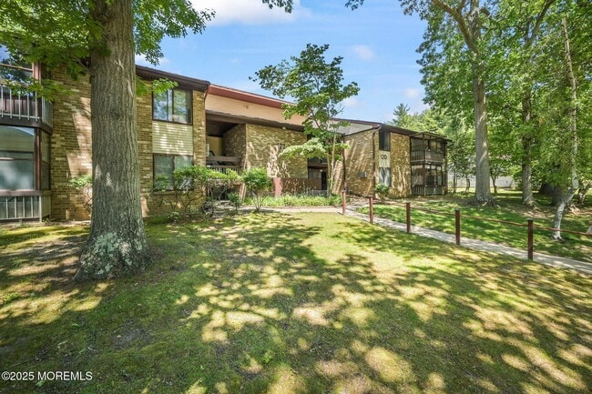 Building Photo - 120 Amberly Dr