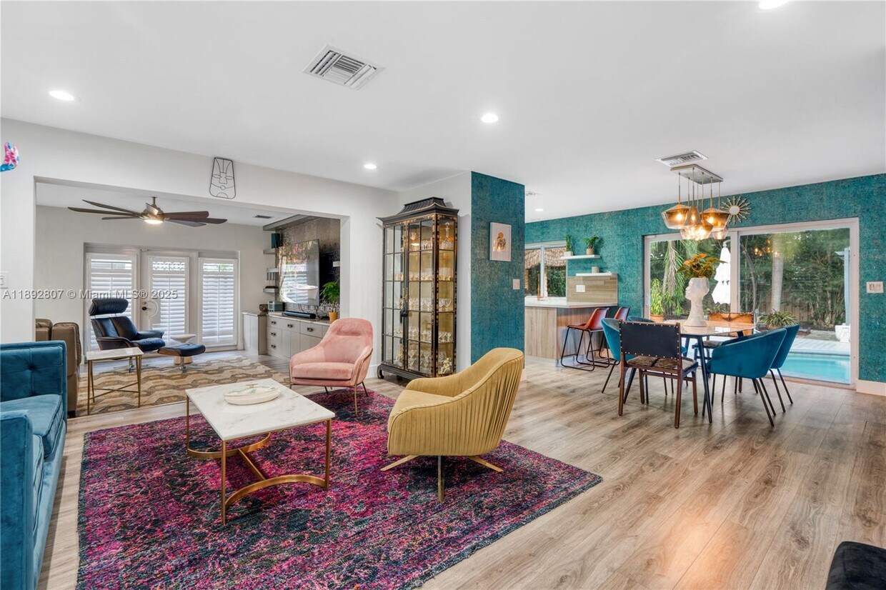 Foto principal - 2210 NE 62nd St