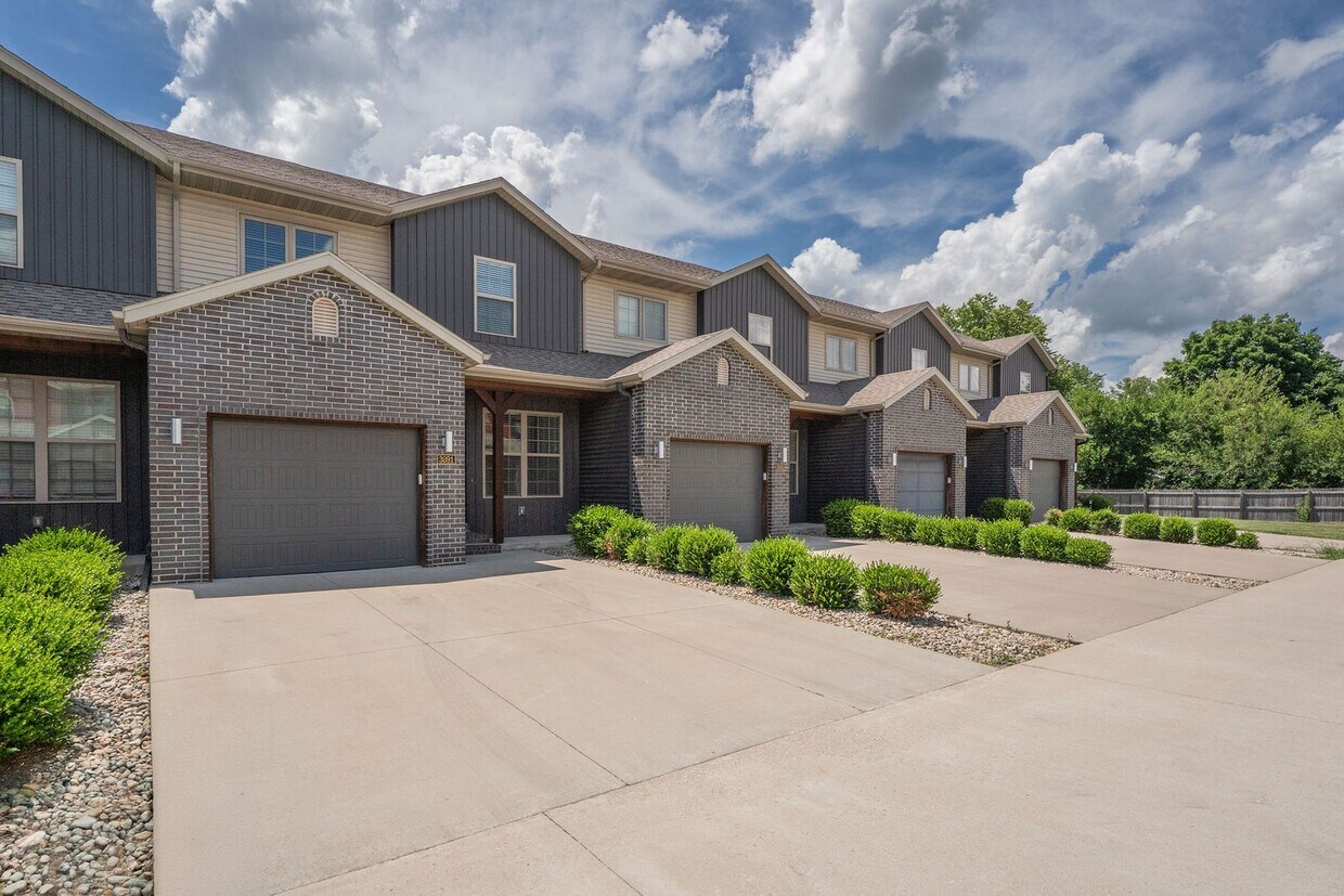 Foto principal - 1/2 OFF 1ST MONTHS RENT!!! NEW LUXURY 3 BE...