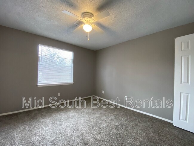 Building Photo - 1390 Orgill Ave