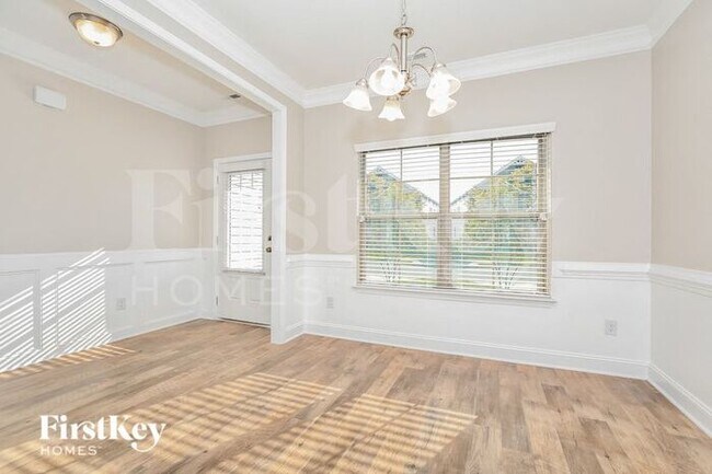 Building Photo - 825 Walton Ct