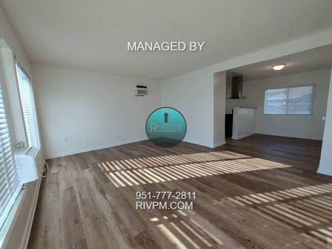 Foto del edificio - Welcome home to this beautifully refreshed...