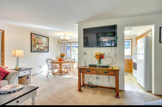 Building Photo - 9092 SW Monterey Pl