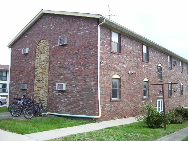 Primary Photo - 406 E 11th St