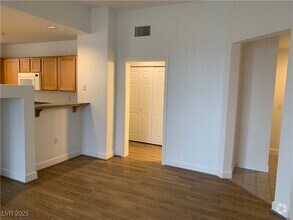 Building Photo - 75 E Agate Ave