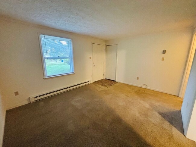 Building Photo - 2 Bedroom 1 bath Duplex
