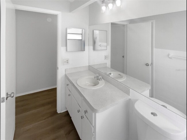 Building Photo - 7846 Cayuga Dr