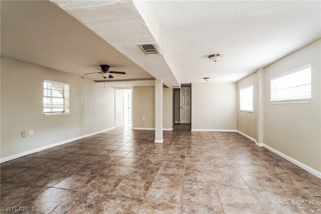 Foto del edificio - 17381 Dudley Ave