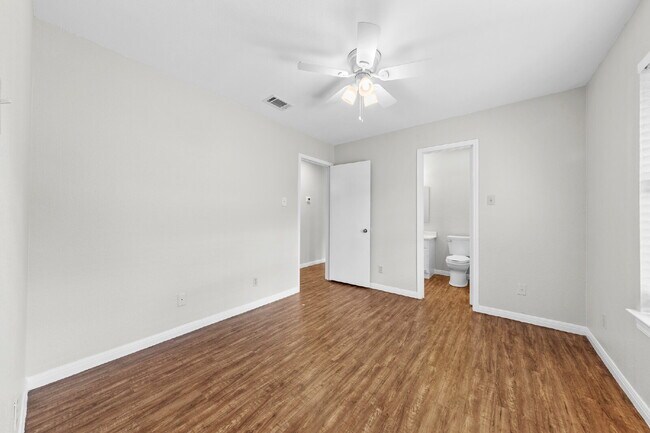 Foto del edificio - 108 Hughson Ct