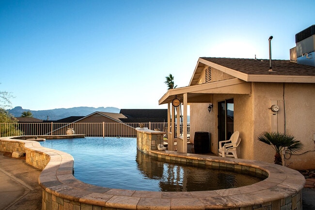 Building Photo - 3080 Shoshone Dr