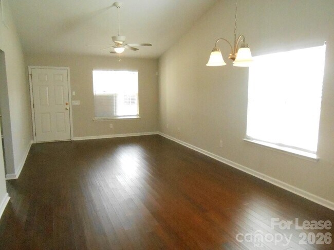 Foto del edificio - 5325 Harris Cove Dr