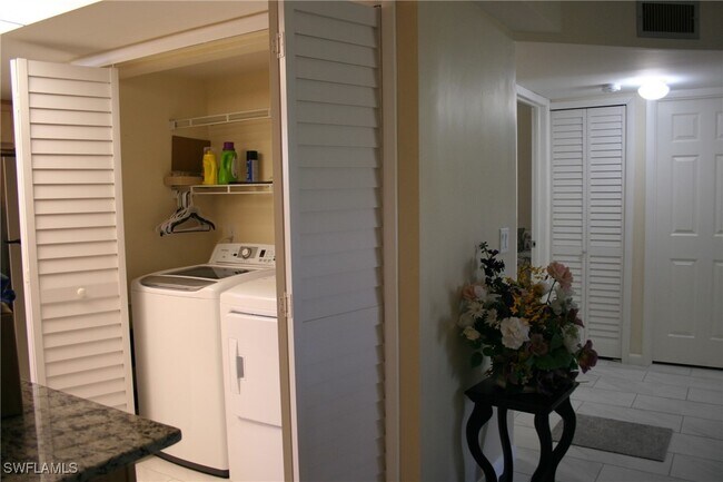 Building Photo - 15430 Moonraker Ct