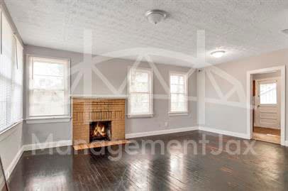 Building Photo - 44 E 45th St