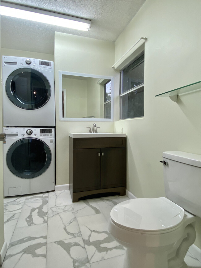 Bathroom - 1422 S Park Ave