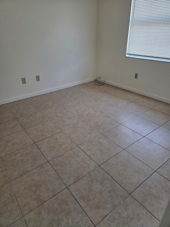Building Photo - 3228 Bloomingdale Villas Ct