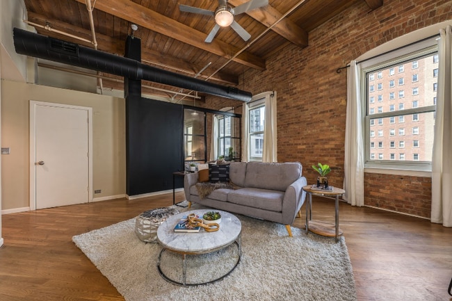 Photo - 900 S Wabash Ave Apartment