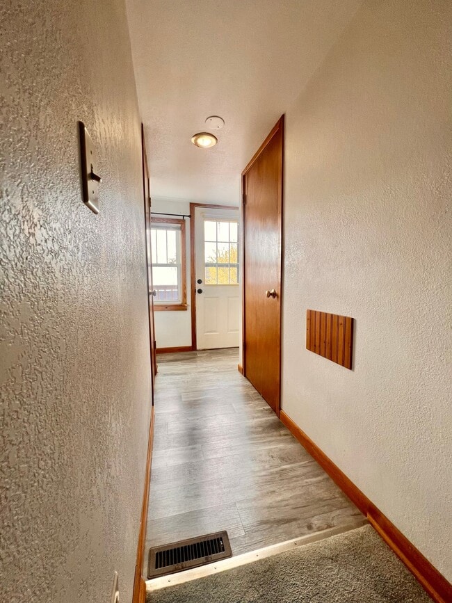 Building Photo - 1132 S 10th St