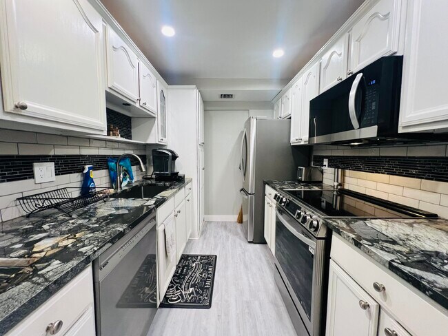 Building Photo - 3401 Spanish Trail