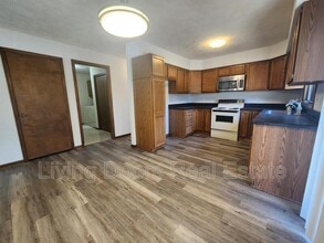 Building Photo - 1710 Eastridge Ave