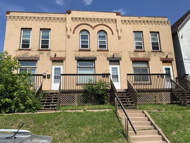 Building Photo - 25 W 4th St