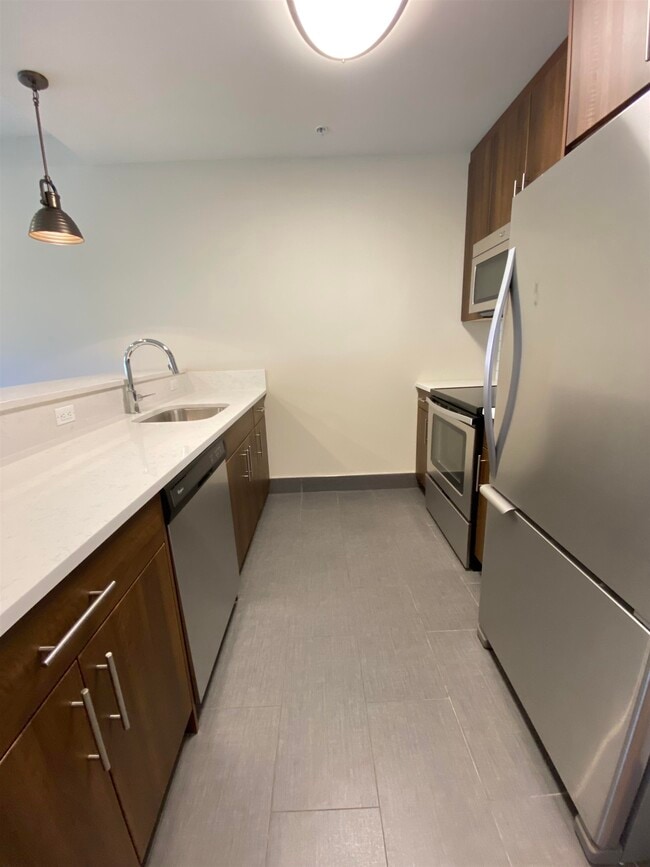 Building Photo - 100 Marshall St