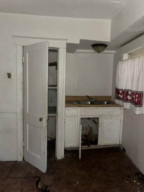 Building Photo - 3738 Sylvan Pl