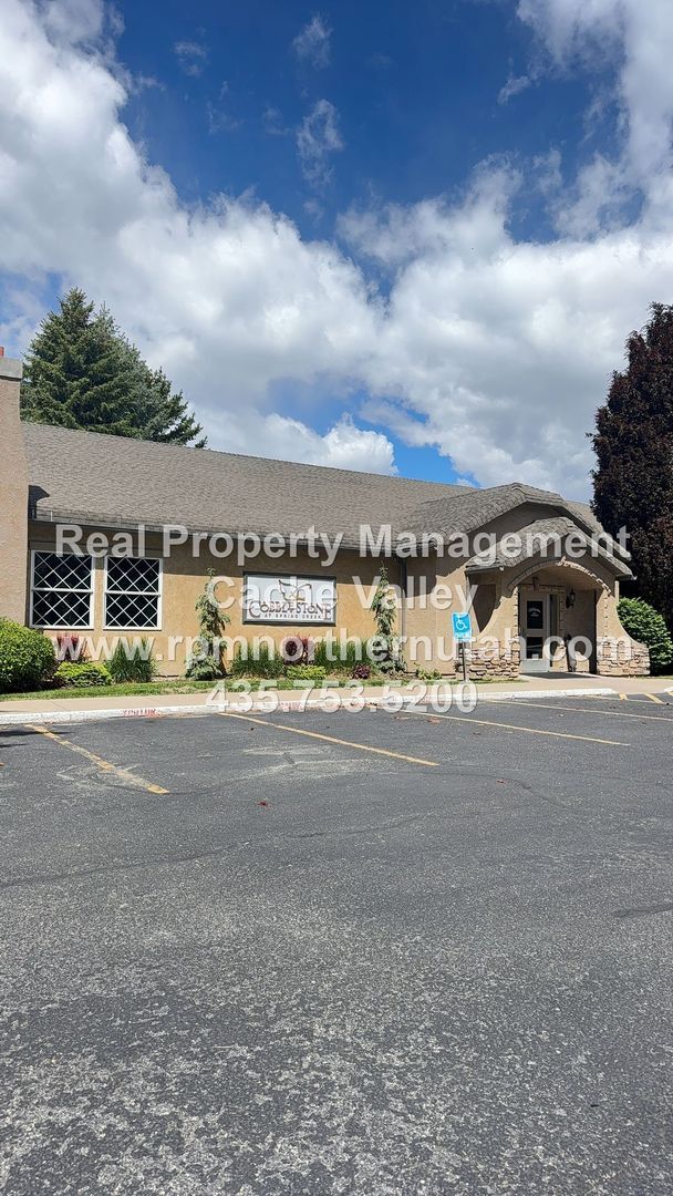 Foto del edificio - 4 Bedroom in Cobble Stone Gated Community in Providence!