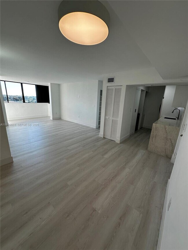 Foto del edificio - 5055 NW 7th St