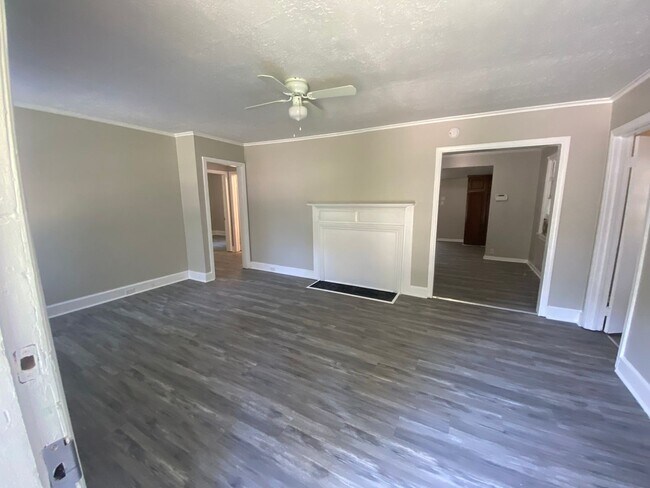 Foto del edificio - ***UPCOMING***2 or 3 Bedroom / 1 Bathroom ...