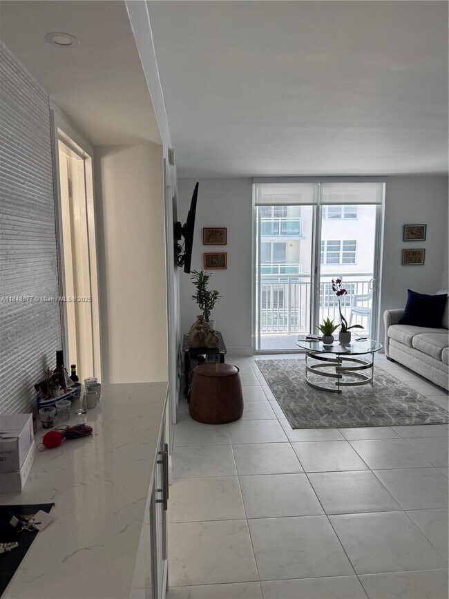 Foto del edificio - 6969 Collins Ave