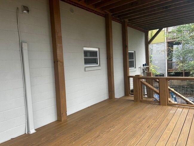 Deck - 56 Beverly Rd W