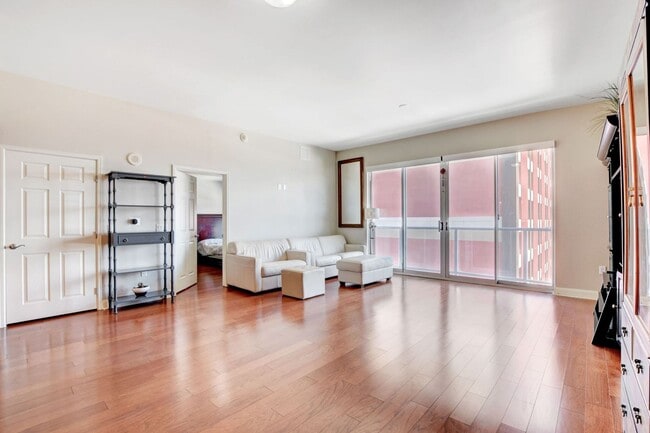Building Photo - HIGHRISE DOWNTOWN, FULLY FURNISHED!