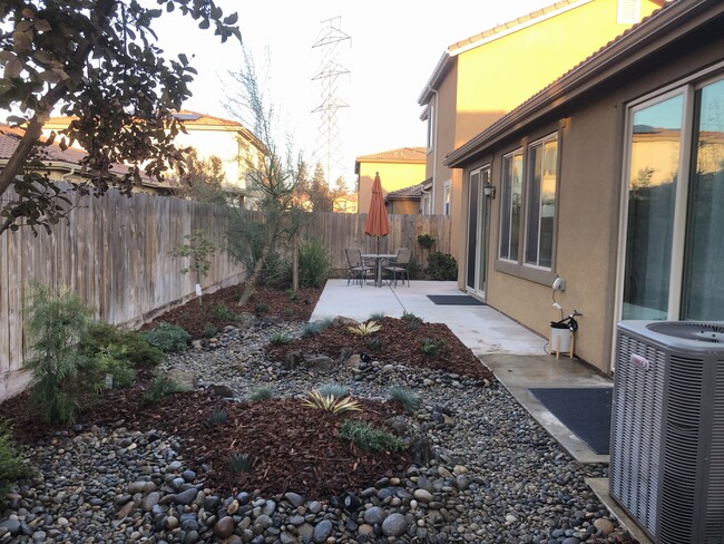 Building Photo - 6182 W Bennington Dr