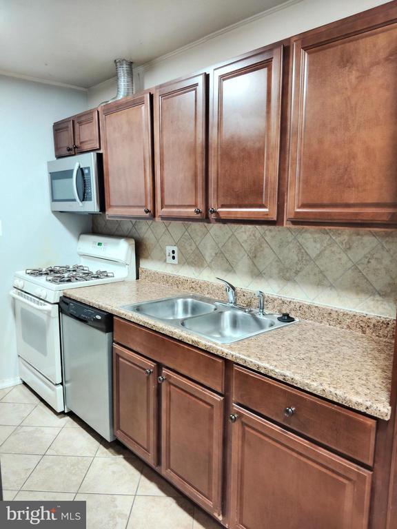 Foto del edificio - 11901 Parklawn Dr