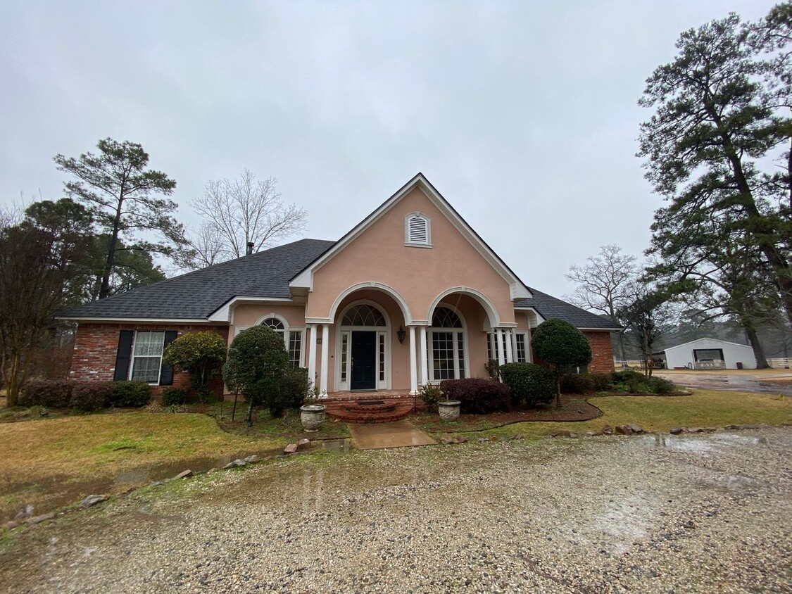 Primary Photo - Large Rental in Haughton