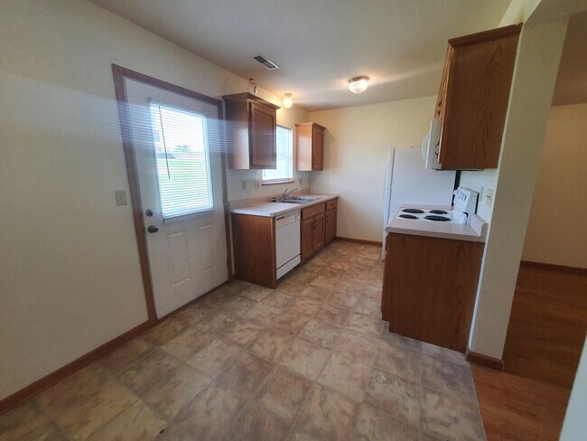 Building Photo - 20390 Skyview Dr