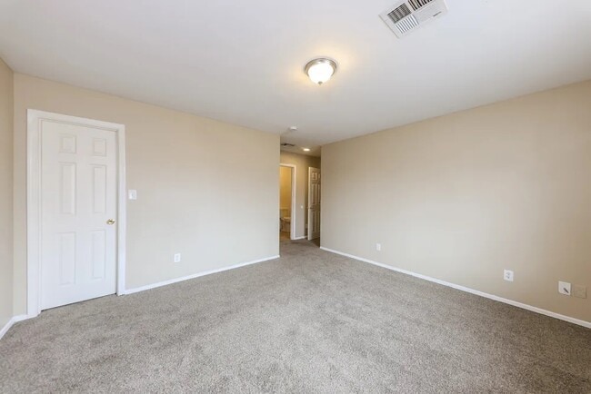 Foto del edificio - 5427 N Yale St