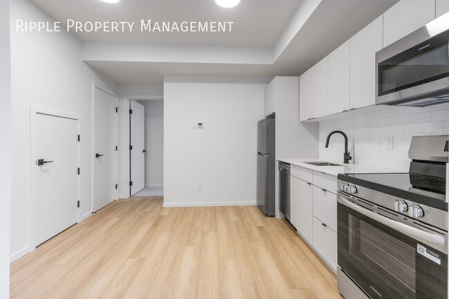 Building Photo - Modern 1 Bed, 1 Bath Basement/Lower | No P...